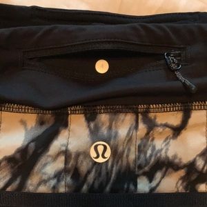 lululemon athletica Skirts - Black/Tan Lululemon skirt, excellent condition. lululemon athletica Skirts - Black/Tan Lululemon skirt, excellent condition.